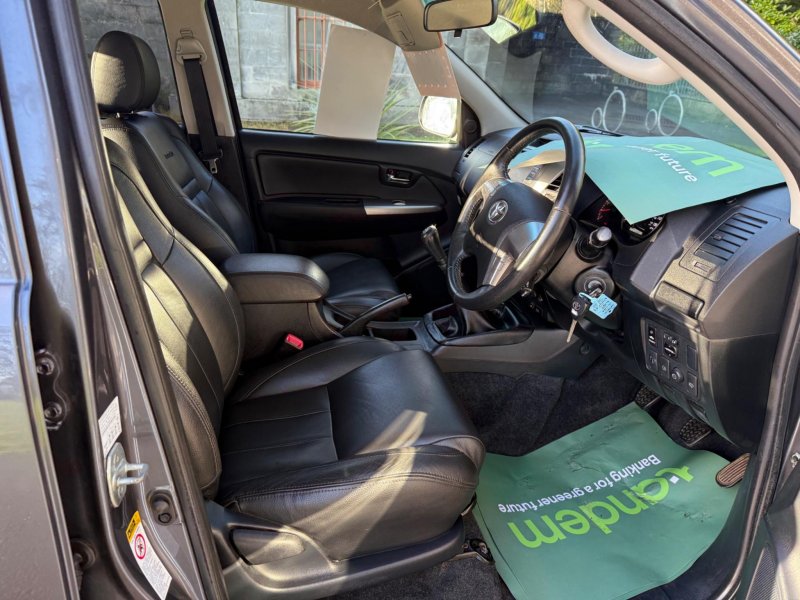 TOYOTA HILUX