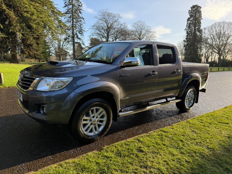 TOYOTA HILUX