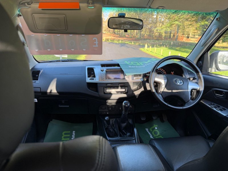 TOYOTA HILUX