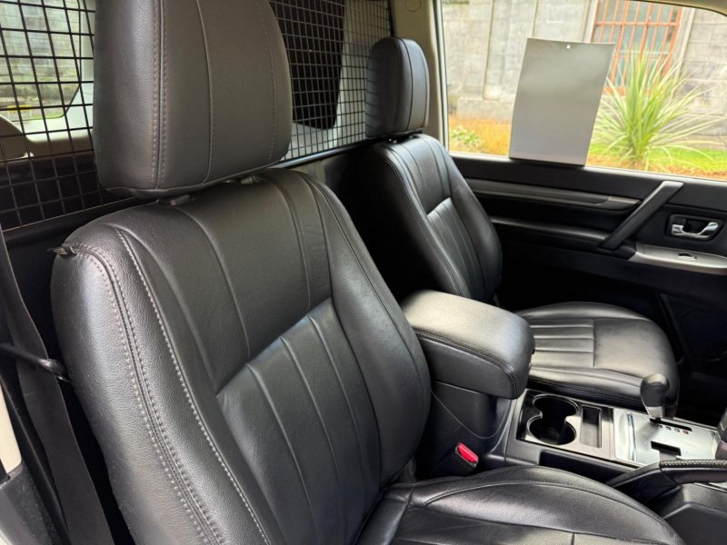 MITSUBISHI SHOGUN